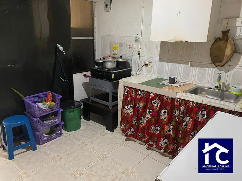 Casa de 2 pisos con entradas independientes